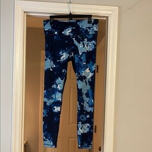 HUE Blue and White Camouflage Leggings-size L